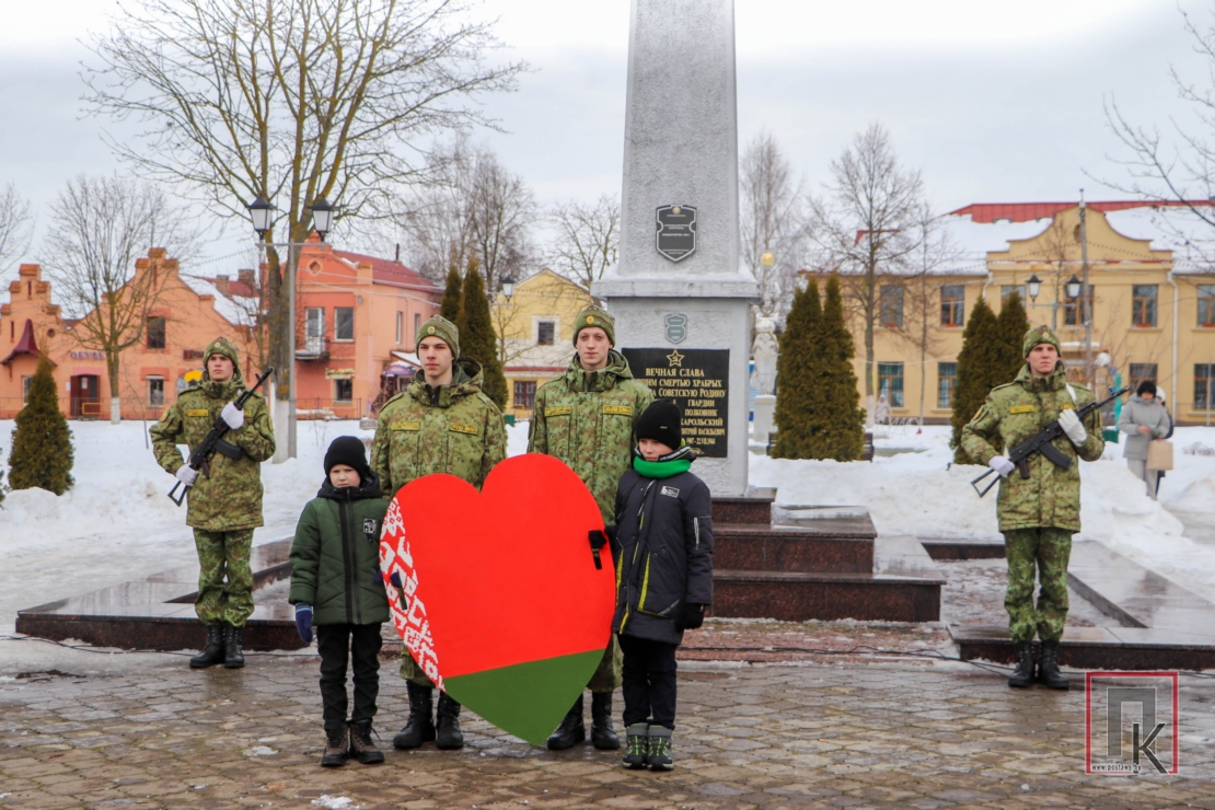 В День защитника Отечества на центральной площади в Поставах прошел торжественный митинг