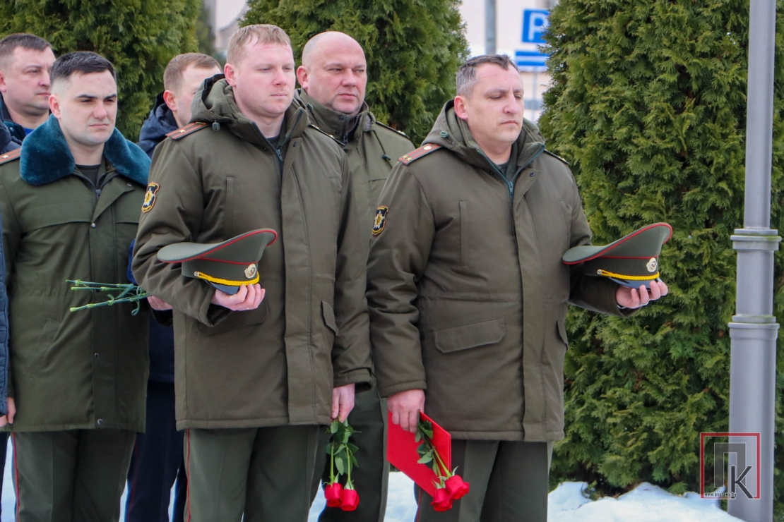 В День защитника Отечества на центральной площади в Поставах прошел торжественный митинг