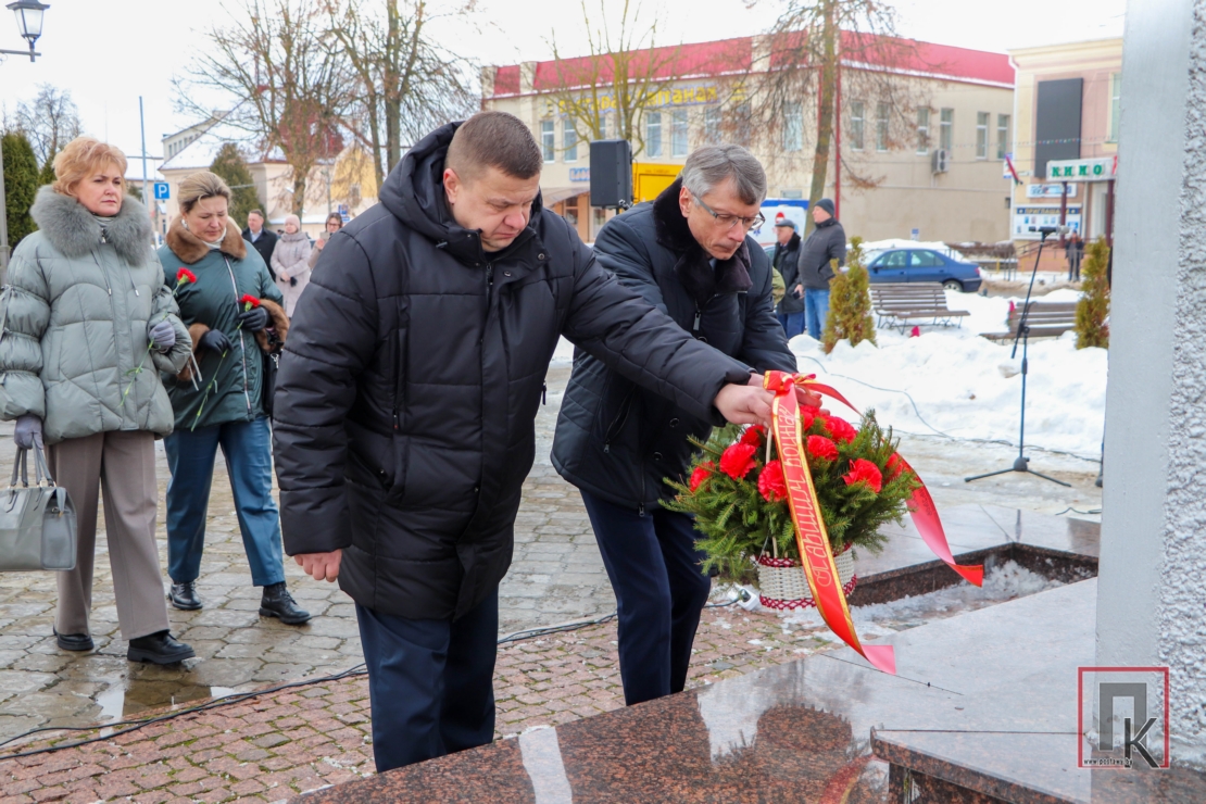 В День защитника Отечества на центральной площади в Поставах прошел торжественный митинг