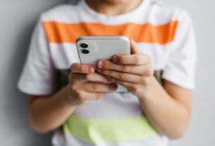 Как телефонные аферисты заставляют детей отдавать родительские сбережения, рассказали в СК