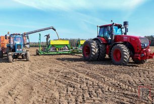 Решает вопросы и чат-бот КГК