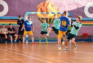 Решает вопросы и чат-бот КГК