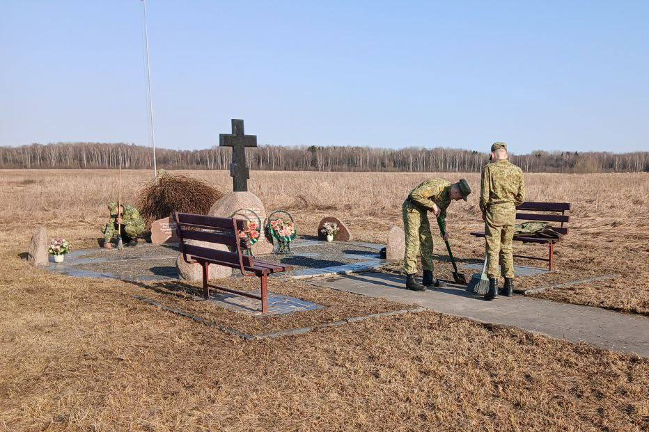 Сморгонские пограничники присоединились к патриотической акции «Чтим и помним»