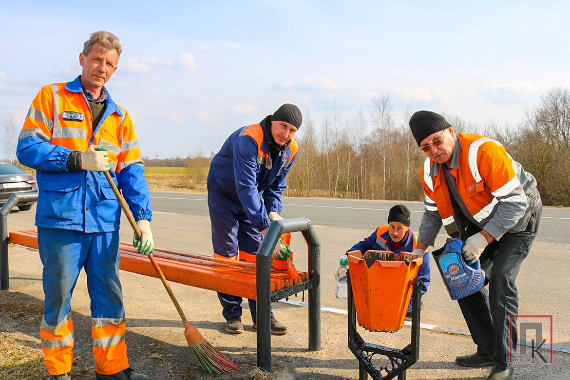 Дорожники ДЭУ-33 приступили к весеннему наведению порядка на трассах Поставщины