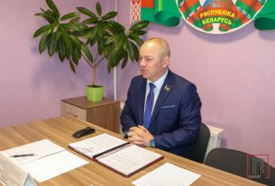 Сергей Мелешкин провел личный прием граждан в Поставах