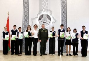 Живой разговор о главном: подполковник Антон Галанцов побывал в гостях у учащихся Постав