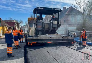 Фотофакт: На мосту по ул. Красноармейской укладывают асфальтное покрытие