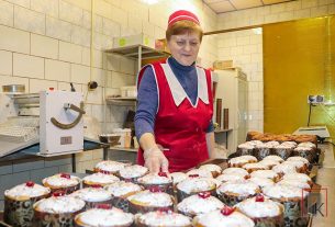 Ароматные, румяные, с корицей, изюмом, маком, цукатами куличи можно приобрести к Пасхе в магазине «Соседи»