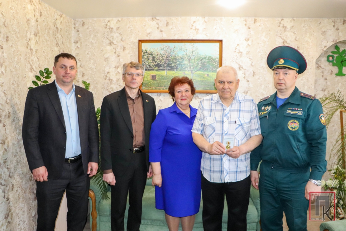 Троим поставчанам вручили нагрудные знаки «За заслуги в ликвидации последствий катастрофы на Чернобыльской АЭС»