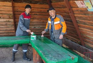 С заботой о любимой Поставщине работают участники республиканского субботника