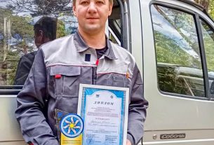 2 новых энергонасыщенных трактора доверили сыну и отцу — два Андрея Мальца работают на полях ОАО "Хотилы-агро"