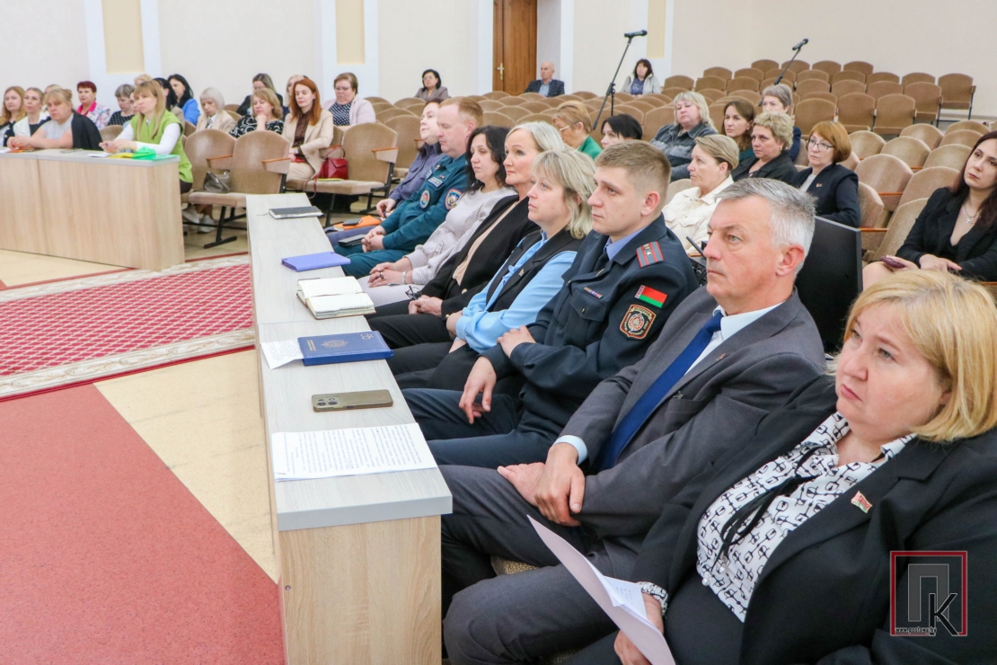 В Поставах проходит областной семинар специалистов КДН по защите прав детей