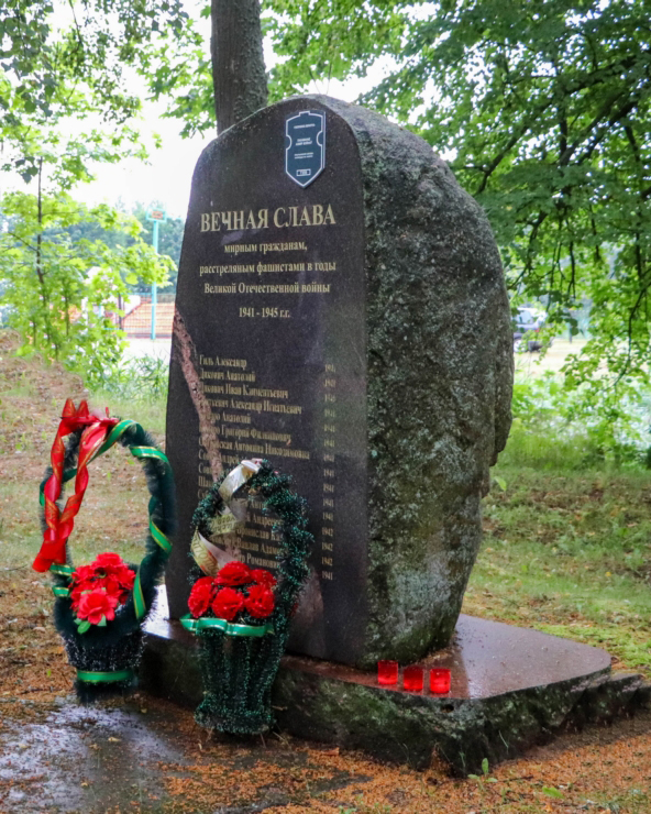«Земля заговорила»: история памятника на улице Советской в Поставах