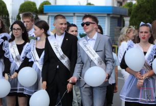 Фоторепортаж: Районный праздник "Последний звонок-2026" в Поставах