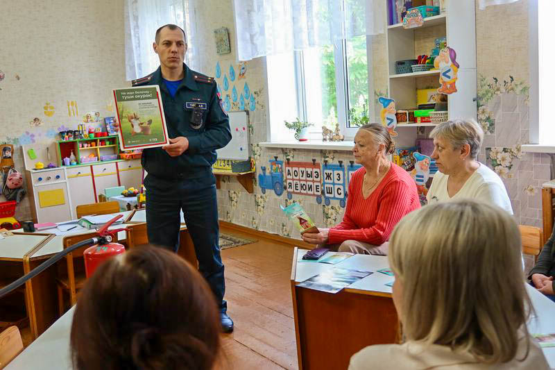 «Зелёный щит» и «Дом без пожара»: спасатели Поставщины борются с сезонной беспечностью