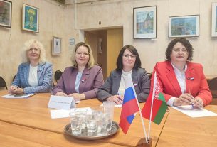 2 новых энергонасыщенных трактора доверили сыну и отцу — два Андрея Мальца работают на полях ОАО "Хотилы-агро"