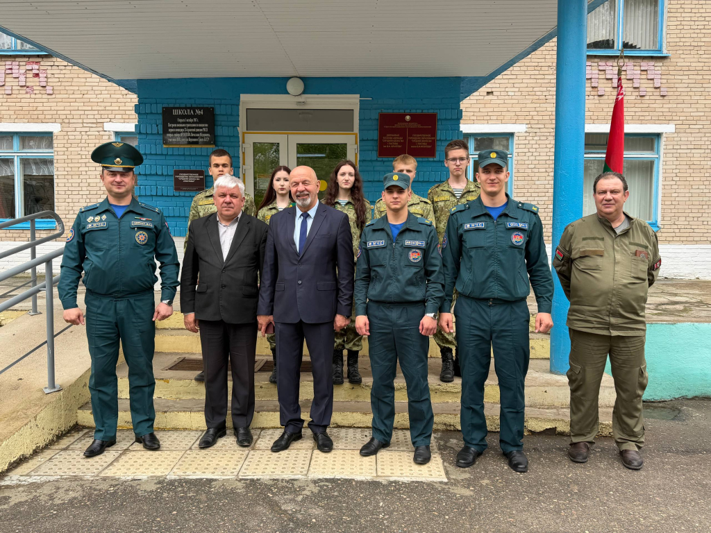 В СШ №1 старшеклассники встретились с представителями Военной академии и авиации МЧС