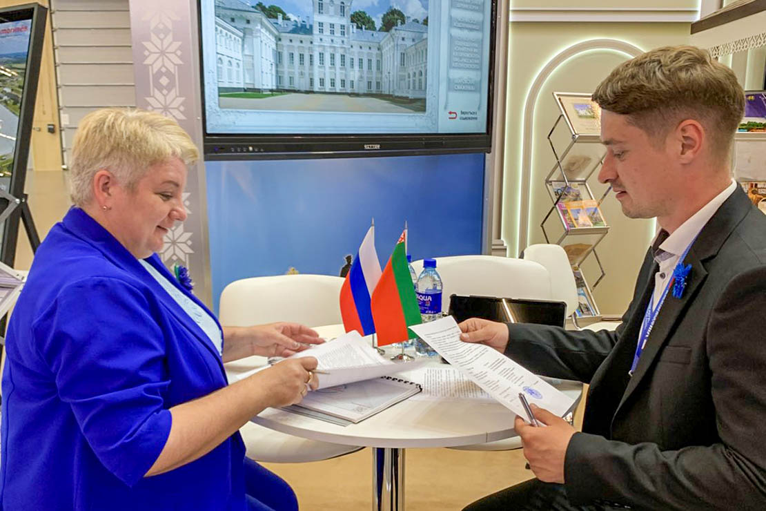 Поставчане приняли участие в XIII Форуме регионов Беларуси и России