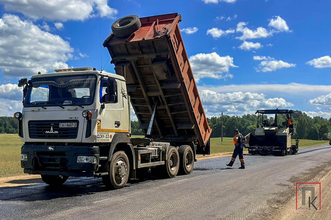 Дорожный сезон в разгаре: как ДЭУ-33 ремонтирует трассы Поставского района