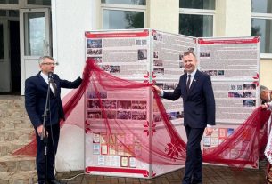 В Поставах открылась уникальная арт-выставка к 87-летию «Груздаўскіх дзядоў» В Поставах открылась уникальная арт-выставка к 87-летию «Груздаўскіх дзядоў»