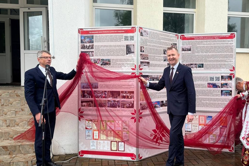 В Поставах открылась уникальная арт-выставка к 87-летию «Груздаўскіх дзядоў»