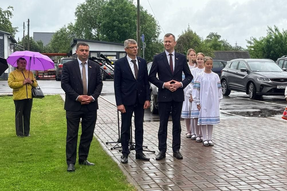 В Поставах открылась уникальная арт-выставка к 87-летию «Груздаўскіх дзядоў»