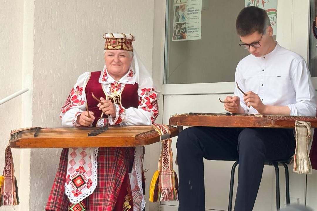 В Поставах открылась уникальная арт-выставка к 87-летию «Груздаўскіх дзядоў»