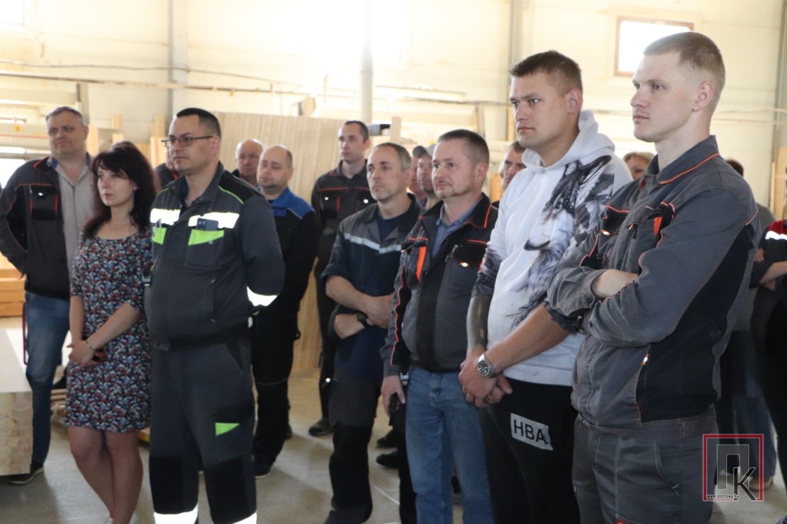 Дмитрий Новицкий встретился с коллективом ООО «Производственно-мебельный центр»