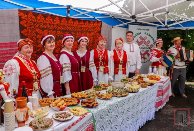 В горпарке в Поставах развернулся настоящий праздник ремесла и гастрономии В горпарке в Поставах развернулся настоящий праздник ремесла и гастрономии