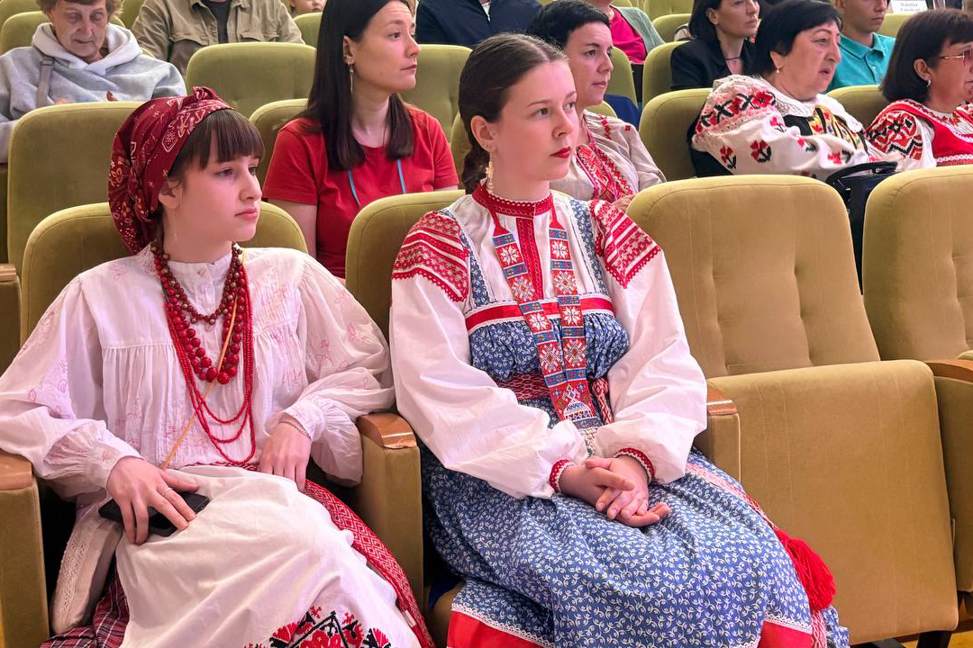 Музыкальный баттл в Поставах: конкурс «Хто каго?» зажёг сцену районного Дома культуры