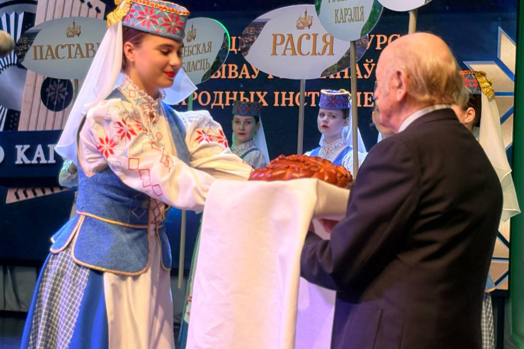 Музыкальный баттл в Поставах: конкурс «Хто каго?» зажёг сцену районного Дома культуры