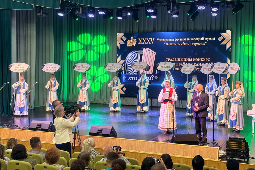 Музыкальный баттл в Поставах: конкурс «Хто каго?» зажёг сцену районного Дома культуры
