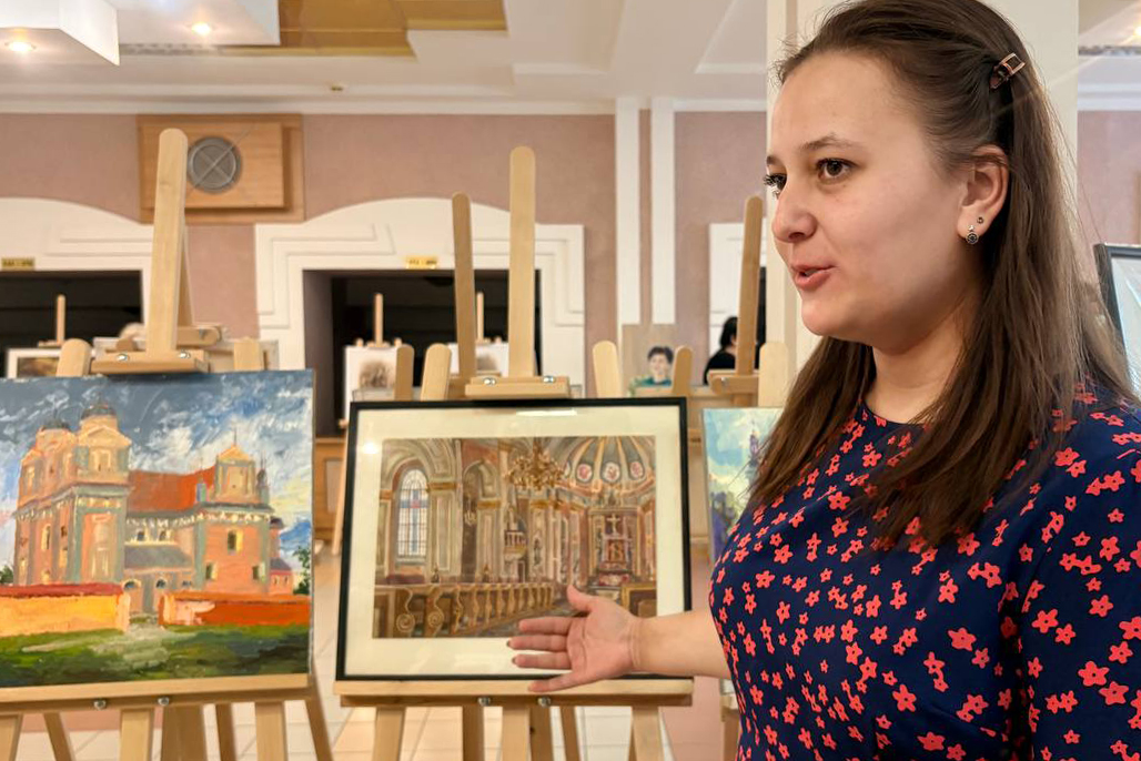 «Жанчына — крыніца натхнення»: у РДК адкрылася выстава работ расійскіх і беларускіх майстроў
