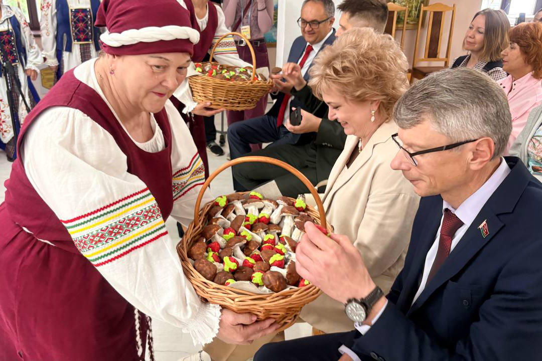 У выставачнай зале Дома рамёстваў прайшло свята традыцыйнай творчасці «Скарбонка талентаў народных»