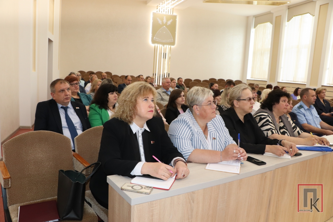 Главные акценты информационной работы и подготовка к зиме: в Поставском райисполкоме прошло открытое заседание