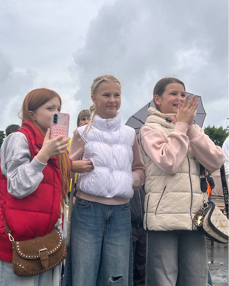Звёздный десант в Поставах: видеоблогеры Miletta, Ксения Левчик, Улька Пулка и RUF зажгли на пл. Ленина