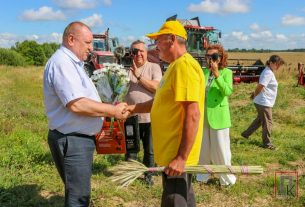 Первый тысячник Поставщины — водитель ОАО «Знамя Победы-агро» Юрий Квач