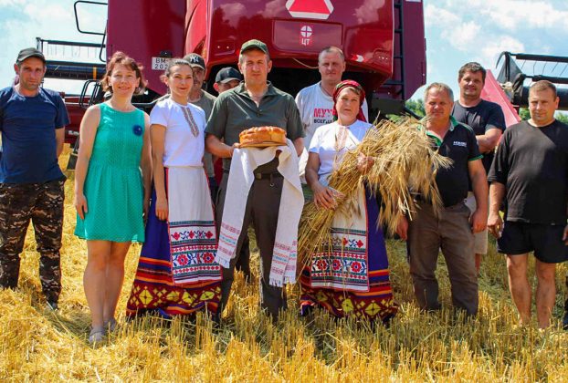 На Поставщине началась уборочная. Первыми стартовали хлеборобы СП «Дуниловичи-агро»
