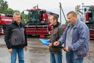 В мехмастерских сельхозпредприятий завершается подготовка зерноуборочной техники