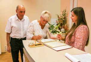 50 лет семейного счастья: в Поставском ЗАГСе чествовали золотых юбиляров 50 лет семейного счастья: в Поставском ЗАГСе чествовали золотых юбиляров