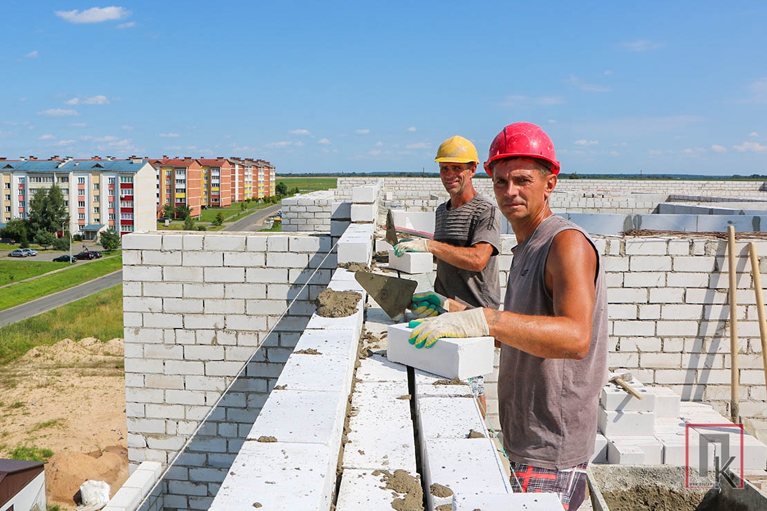 Першым тысячнікам сярод камбайнераў стаў механізатар КБУП «Рассвет Пастаўскі» Сяргей Дварко