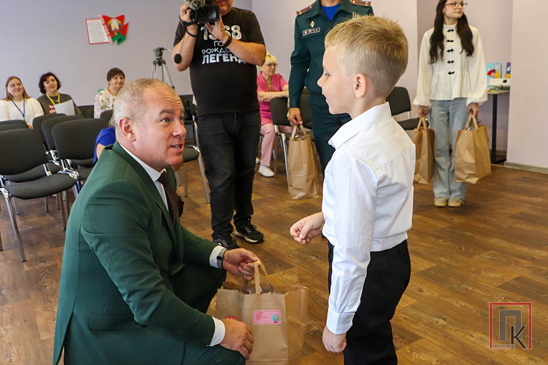 Член Совета Республики Сергей Мелешкин посетил социально-педагогический центр в Поставах