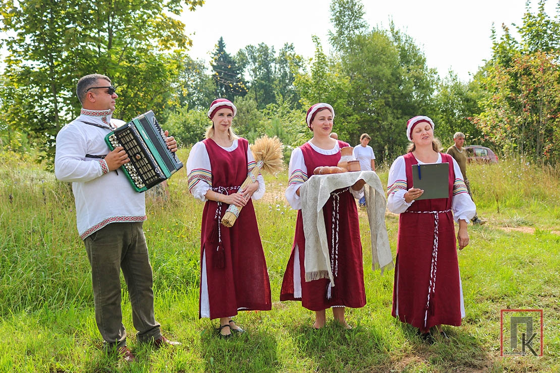 Першым тысячнікам сярод камбайнераў стаў механізатар КБУП «Рассвет Пастаўскі» Сяргей Дварко