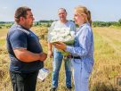 Першым тысячнікам сярод камбайнераў стаў механізатар КБУП «Рассвет Пастаўскі» Сяргей Дварко Першым тысячнікам сярод камбайнераў стаў механізатар КБУП «Рассвет Пастаўскі» Сяргей Дварко