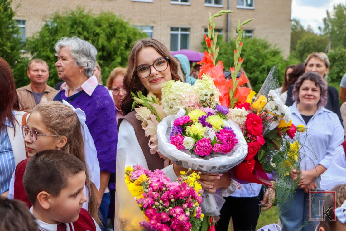 В Поставской гимназии прошла линейка, посвященная Дню знаний