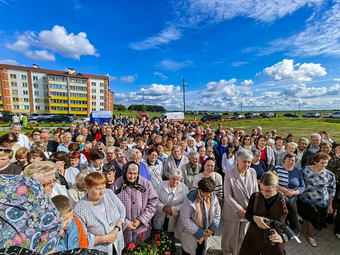 13 верасня адбылося ўрачыстае пасвячэнне новага касцёла і алтара парафіі Езуса Міласэрнага