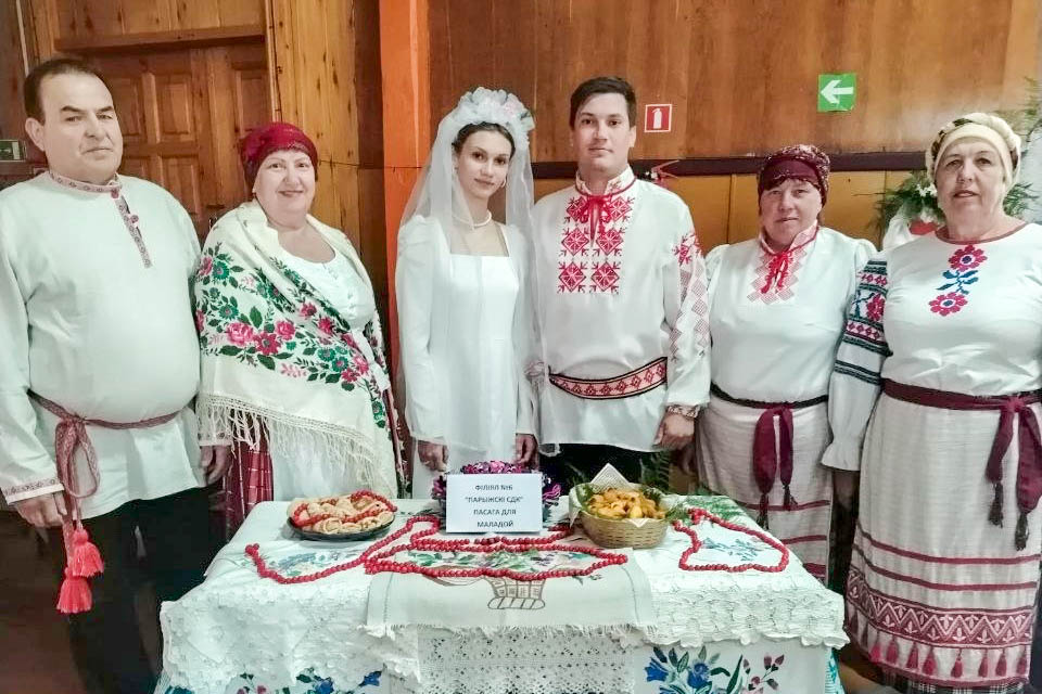 У Юнькаўскім СДК прайшоў раённы агляд-конкурс вясельных абрадаў