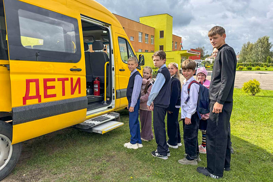Современный автобус в подарок ко Дню знаний: Новоселковская школа получила МАZ