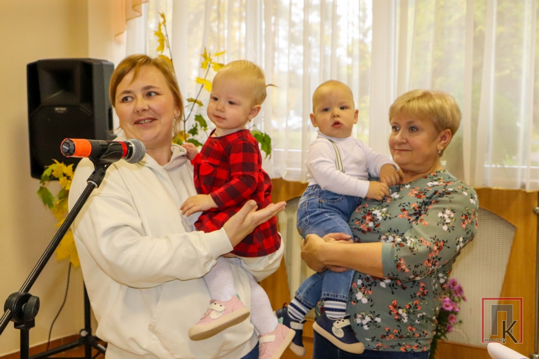 «О той, кто жизнь дарует и любовь»: День матери в Поставском РДК