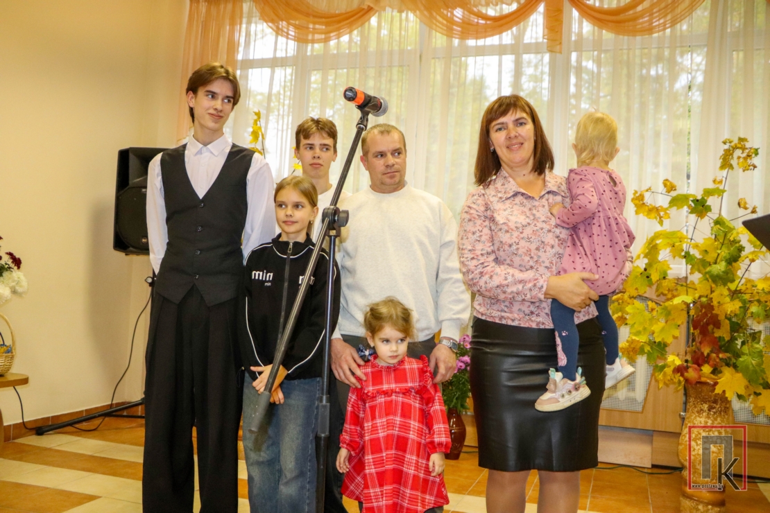 «О той, кто жизнь дарует и любовь»: День матери в Поставском РДК